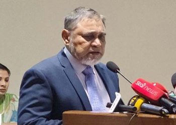 আইনের শাসন কাকে বলে তা এবার দেখিয়ে দিতে চায় ইসি