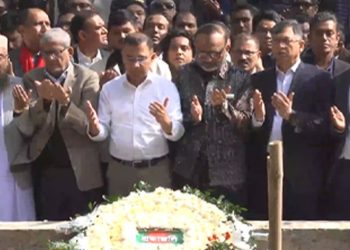 শহীদ ওসমান হাদির কবর জিয়ারত করলেন তারেক রহমান