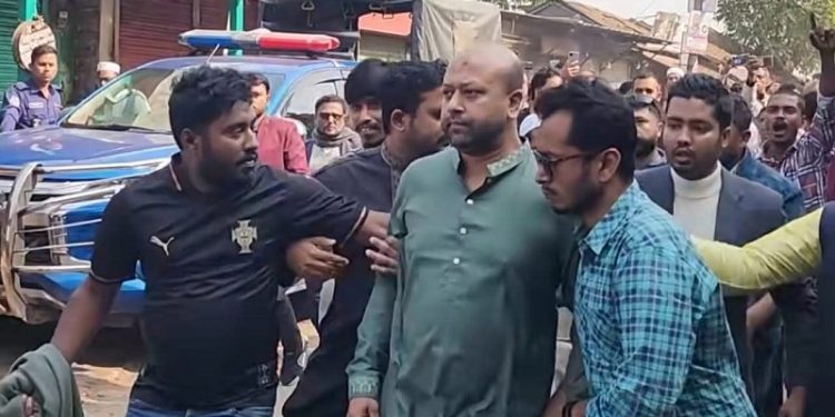 নিজ এলাকায় তোপের মুখে ব্যারিস্টার ফুয়াদ, ভুয়া ভুয়া স্লোগান