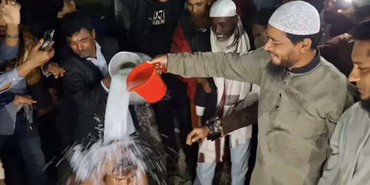 দুধ দিয়ে গোসল করে জামায়াতে যোগ দিলেন বিএনপি ও অঙ্গসংগঠনের ৩০০ নেতাকর্মী
