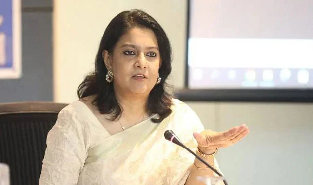 ভারতের সঙ্গে বন্ধুত্বপূর্ণ সম্পর্ক হলেও চোখে চোখ রেখে কথা বলা যায়: তথ্য উপদেষ্টা