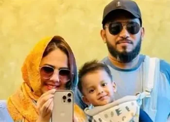 পাশাপাশি কবরে দাফন করা হলো স্বামী-স্ত্রী ও সন্তানকে