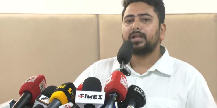 গণভোটে ‘না’ পাস হলে গণঅভ্যুত্থান ব্যর্থ হবে: নাহিদ ইসলাম