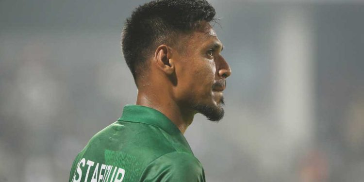আইপিএল থেকে বাদ পড়ার ৩ দিন পর যে বার্তা দিলেন মুস্তাফিজ