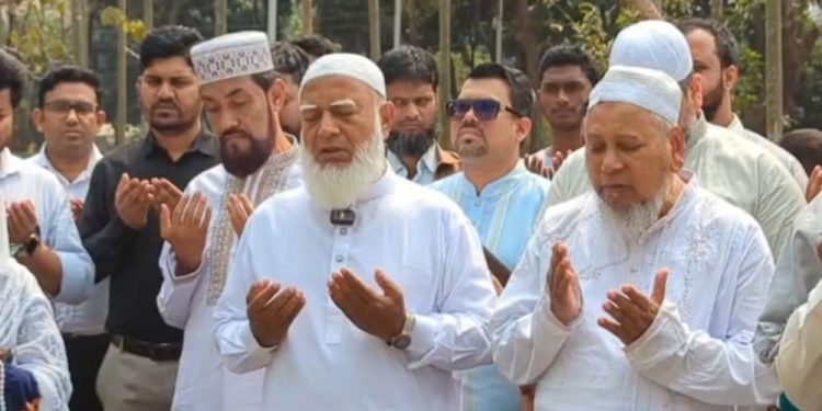 পিলখানায় শহীদ সেনা সদস্যদের কবর জিয়ারত করলেন জামায়াত আমির
