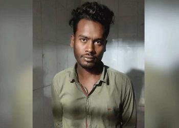 সেলুন থেকে টেনে নিয়ে যুবকের মাথায় পরপর দুই গুলি