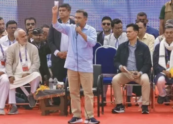 ‘একটি রাজনৈতিক দল নারীদের ঘরে আটকে রাখতে চায়’