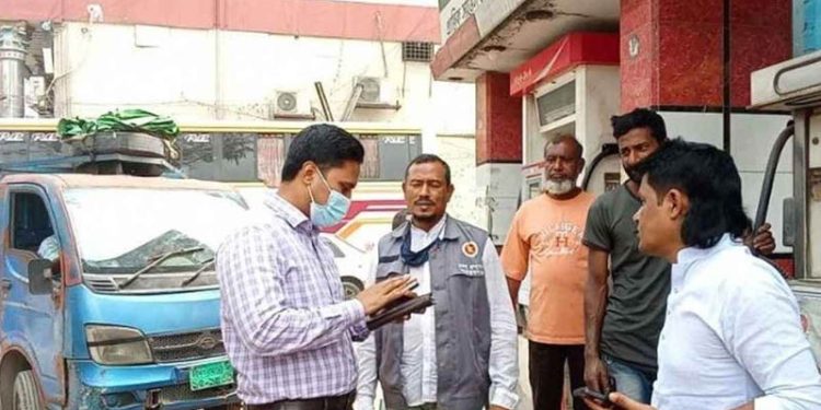 জ্বালানি তেলের বাজার নিয়ন্ত্রণে মাঠে নামানো হচ্ছে মোবাইল কোর্ট