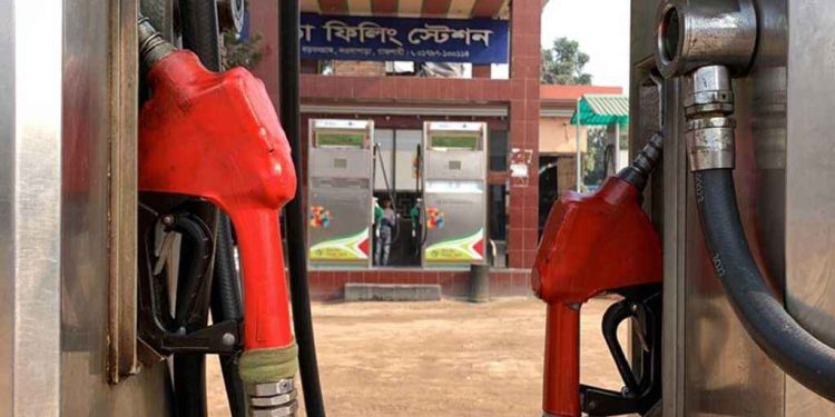 যেকোনো সময় বন্ধ হয়ে যেতে পারে সারাদেশের পেট্রোল পাম্প