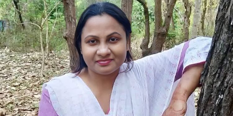 প্রিয় বিড়ালকে বাঁচাতে গিয়ে ছাদ থেকে পড়ে নারীর মৃত্যু