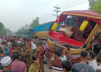 কুমিল্লায় ট্রেন-বাস দুর্ঘটনায় মা ও ২ সন্তানসহ নিহতদের পরিচয় শনাক্ত