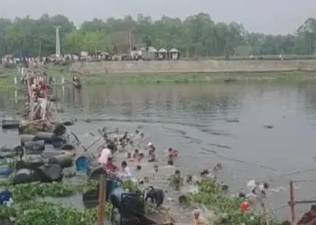 ব্রিজ ভেঙে ৪ শিশুর মৃত্যু, নিখোঁজ ১