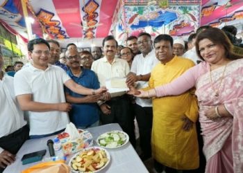 ঢাকা-১৭ আসনের চার মন্দিরে প্রধানমন্ত্রীর আর্থিক সহায়তা