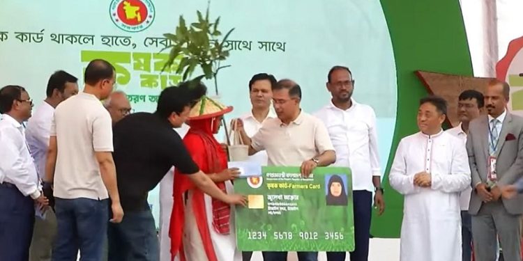টাঙ্গাইলে কৃষকদের হাতে ‘কৃষক কার্ড’ তুলে দিলেন প্রধানমন্ত্রী