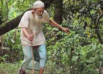 দড়ি বেয়ে মসজিদে যাওয়া অন্ধ মুয়াজ্জিন আব্দুর রহমান আর নেই