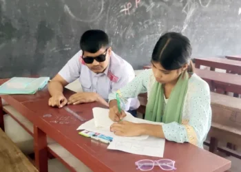 চোখে আলো নেই, তবু স্বপ্ন অটুট শরীফের