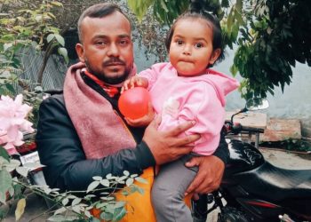 বজ্রাঘাতে প্রাণ গেল বাবার, কোল থেকে ছিটকে প্রাণে বাঁচল শিশুসন্তান