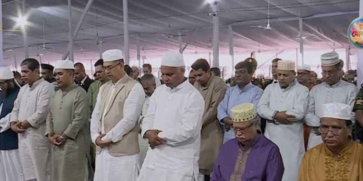 ঈদের প্রধান জামাতে নামাজ আদায় করলেন রাষ্ট্রপতি ও প্রধানমন্ত্রী