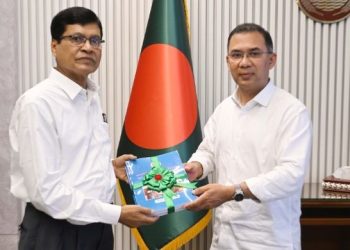 প্রধানমন্ত্রীর কাছে ৩৮ অডিট রিপোর্ট হস্তান্তর