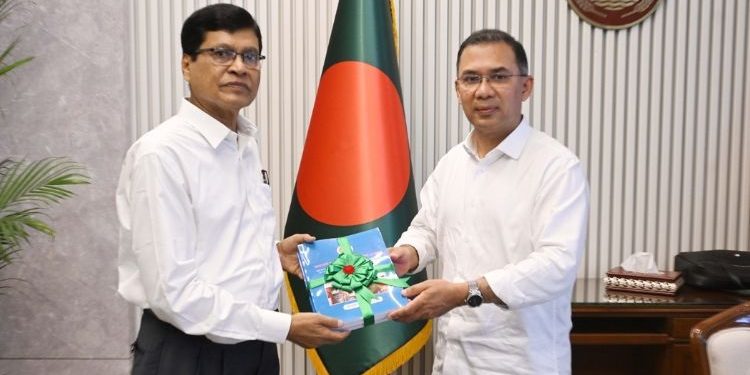 প্রধানমন্ত্রীর কাছে ৩৮ অডিট রিপোর্ট হস্তান্তর