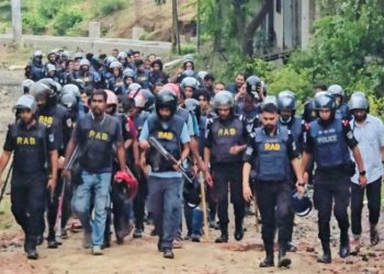 জঙ্গল সলিমপুরে র্যাবের ক্যাম্পে হামলা, যৌথ অভিযানে আটক ২৫