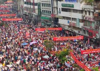 পল্টনে বিএনপির শ্রমিক সমাবেশে লাখো জনতার ঢল