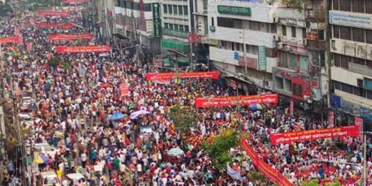 পল্টনে বিএনপির শ্রমিক সমাবেশে লাখো জনতার ঢল