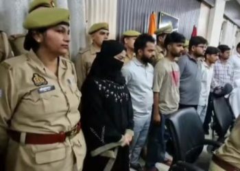 ভারতে প্রেমিকের সঙ্গে সংসার গড়তে বাবার বাড়িতেই মেয়ের ডাকাতি