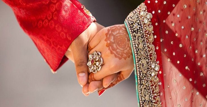 মেয়ের বিয়ের পাত্র নিয়ে পালালেন মা, এলাকায় চাঞ্চল্য