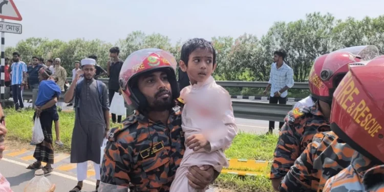 ঈদের দিনে লাশ নিয়ে ফেরার পথে দুর্ঘটনার কবলে অ্যাম্বুলেন্স, আহত ৬