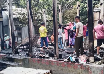 তিন সন্তানকে বাঁচালেও আগুনে পুড়ে মারা গেছেন বাবা-মা
