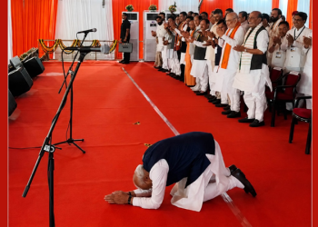 ‌‘বাংলার জনগণকে প্রণাম’— শুভেন্দুর মঞ্চে মাথা নত করলেন মোদি