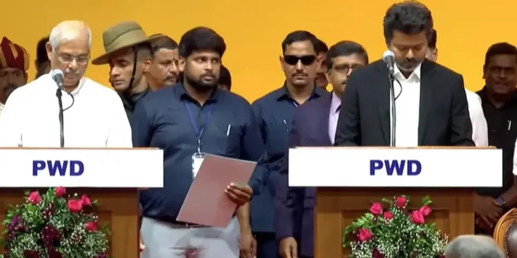 তামিলনাড়ুর মুখ্যমন্ত্রী হিসেবে শপথ নিলেন থালাপতি বিজয়
