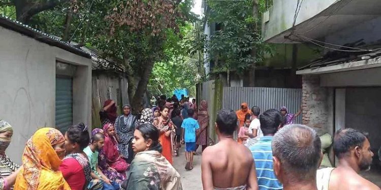 ঘুমন্ত স্বামীর গোপনাঙ্গ কেটে দিলেন স্ত্রী