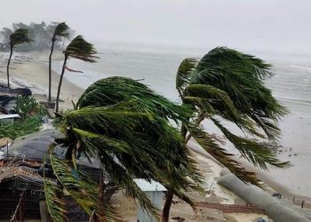 দুপুরের মধ্যে যে ১৬ জেলায় ঝড়-বৃষ্টির শঙ্কা