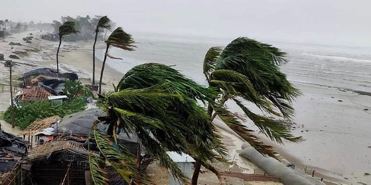 দুপুরের মধ্যে যে ১৬ জেলায় ঝড়-বৃষ্টির শঙ্কা