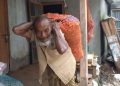 নিজের ওজন ৪৩ কেজি, বহন করেন ১০০ কেজি!