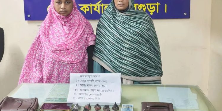 ভ্যানিটি ব্যাগে ইয়াবাসহ হাতেনাতে ধরা পড়লেন দুই বেয়াইন