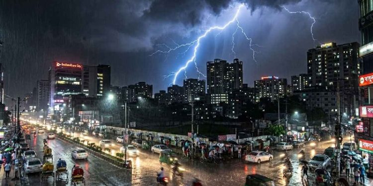 রাতে ঢাকাসহ ১২ অঞ্চলে ঝড় ও বজ্রবৃষ্টির আভাস