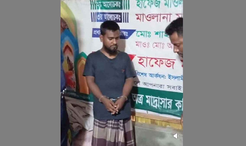 মাদরাসা ছাত্রকে বলাৎকারের চেষ্টার অভিযোগে শিক্ষককে গণধোলাই