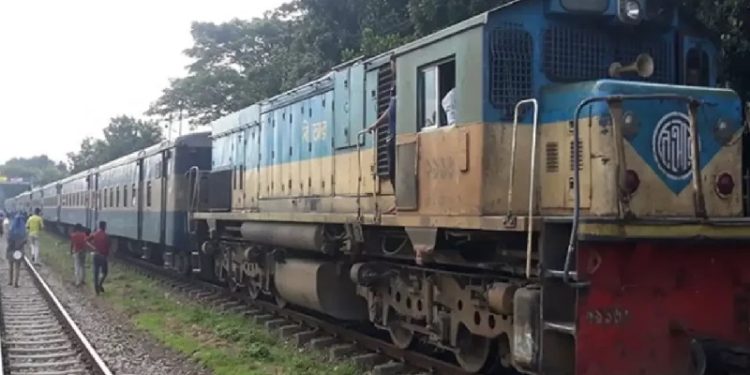 ঢাকা-চট্টগ্রাম রুটে ট্রেন চলাচল বন্ধ