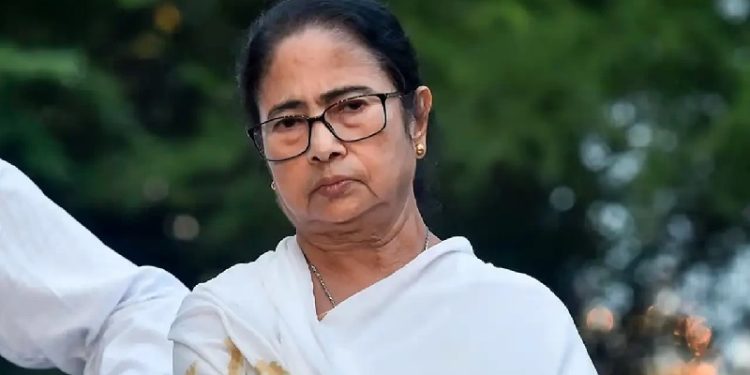 হাদি হত্যাকাণ্ড নিয়ে মন্তব্য, মমতার বিরুদ্ধে রাষ্ট্রদ্রোহের মামলা