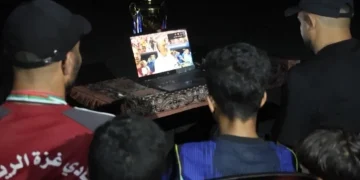 মৃত্যুর মুখে দাঁড়িয়েও বিশ্বকাপ ফুটবলের খেলা দেখছে গাজাবাসী