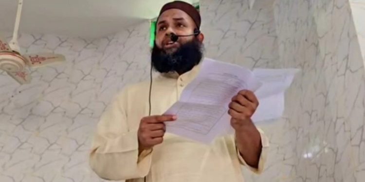 জুমার খুতবা ও ইমামতি করে প্রসংশায় ভাসছেন কুতুবদিয়ার ইউএনও