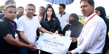শহীদ ওয়াসিমের মায়ের হাতে সঞ্চয়পত্র তুলে দিলেন প্রধানমন্ত্রী