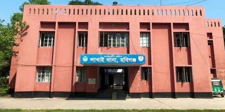 তিন বছর ধরে প্রবাসে স্বামী, সন্তান জন্ম দিয়ে আলোচনায় স্ত্রী