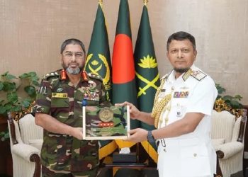 সেনা প্রধানের সঙ্গে সৌজন্য সাক্ষাৎ: অবসরে যাচ্ছেন নৌবাহিনী প্রধান