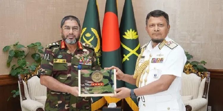 সেনা প্রধানের সঙ্গে সৌজন্য সাক্ষাৎ: অবসরে যাচ্ছেন নৌবাহিনী প্রধান