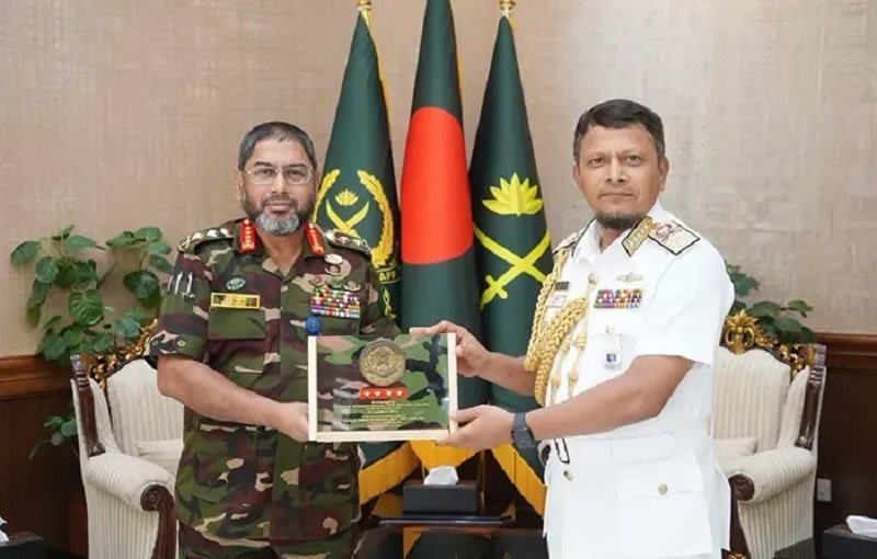 সেনা প্রধানের সঙ্গে সৌজন্য সাক্ষাৎ: অবসরে যাচ্ছেন নৌবাহিনী প্রধান