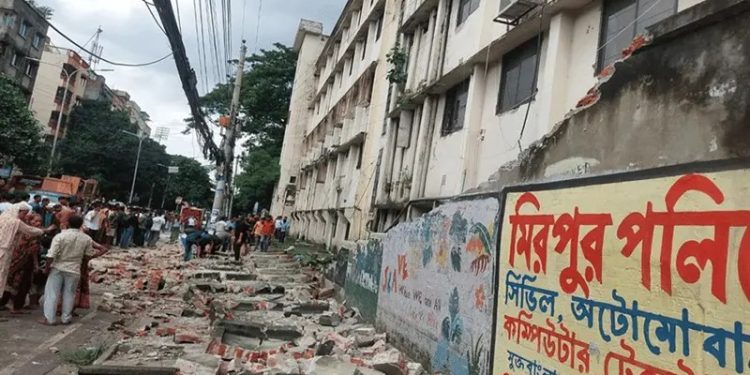 ঢাকায় টিসিবির পণ্য বিক্রির সময় হঠাৎ ধসে পড়ল দেয়াল, নিহত ২